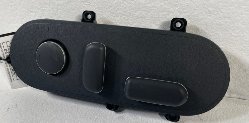 Load image into Gallery viewer, 25-26 HYUNDAI IONIQ 5 FRONT RIGHT SIDE SEAT ADJUSTMENT CONTROL SWITCH # 109065
