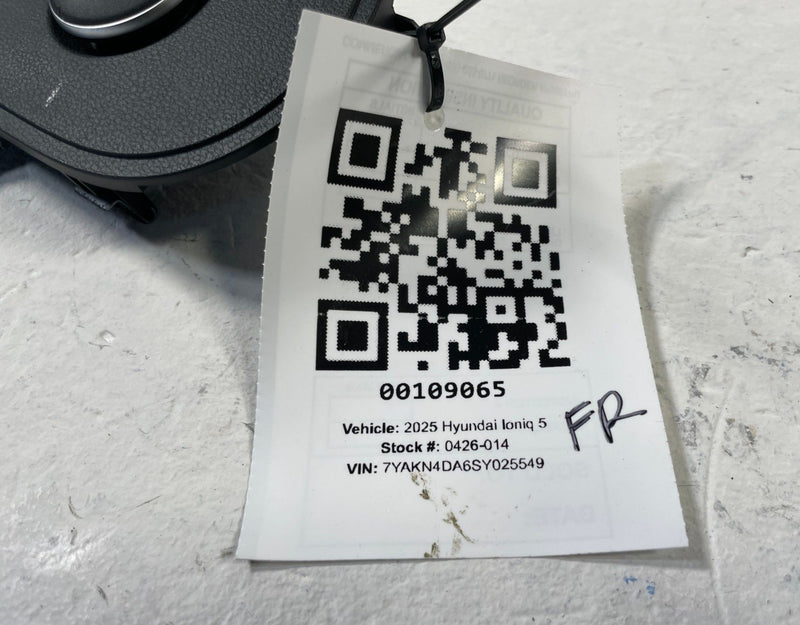 Load image into Gallery viewer, 25-26 HYUNDAI IONIQ 5 FRONT RIGHT SIDE SEAT ADJUSTMENT CONTROL SWITCH # 109065
