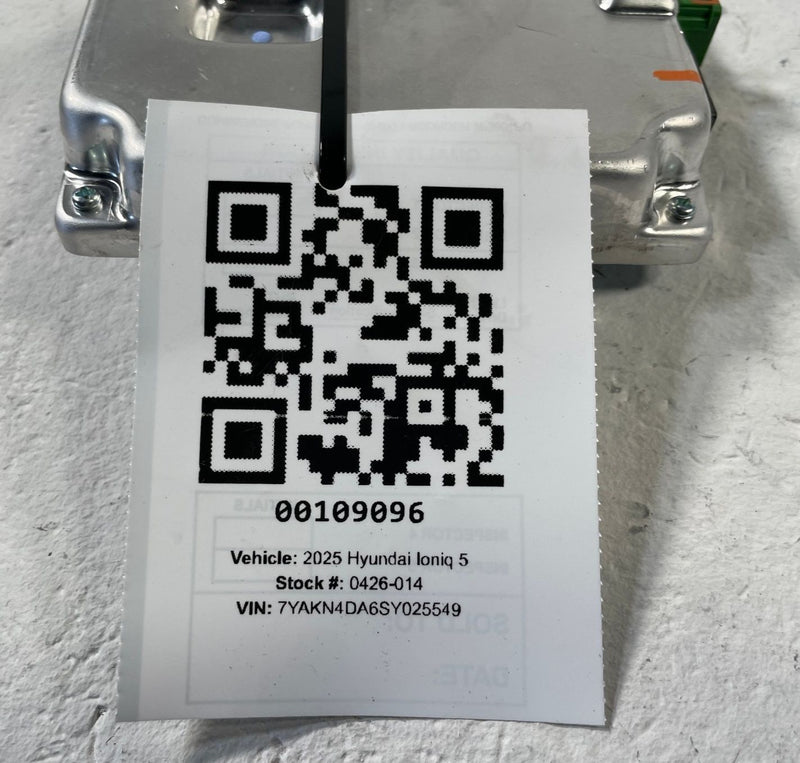 Load image into Gallery viewer, 2025-26 HYUNDAI IONIQ 5 IN CABIN CAMERA CONTROL MODULE UNIT 96528-PI000 # 109096
