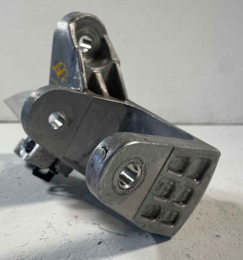 Load image into Gallery viewer, 2025 - 2026 HYUNDAI IONIQ 5 FRONT RIGHT SIDE DRIVE UNIT MOUNT BRACKET # 110423
