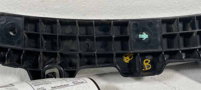 Load image into Gallery viewer, 23-26 MAZDA CX-50 REAR LEFT WHEEL ARCH MOLDING MOUNT BRACKET VA4051U40 # 113091
