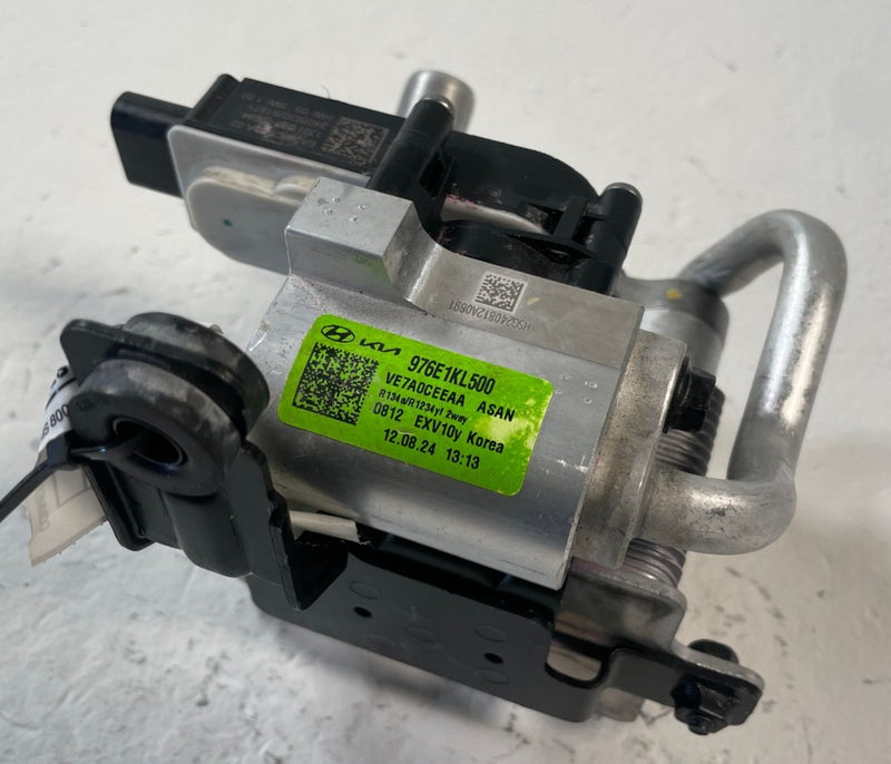 Load image into Gallery viewer, 2025 HYUNDAI IONIQ 5 A/C AIR CONDITIONING EXPANSION VALVE DRYER RECEIVER #110440
