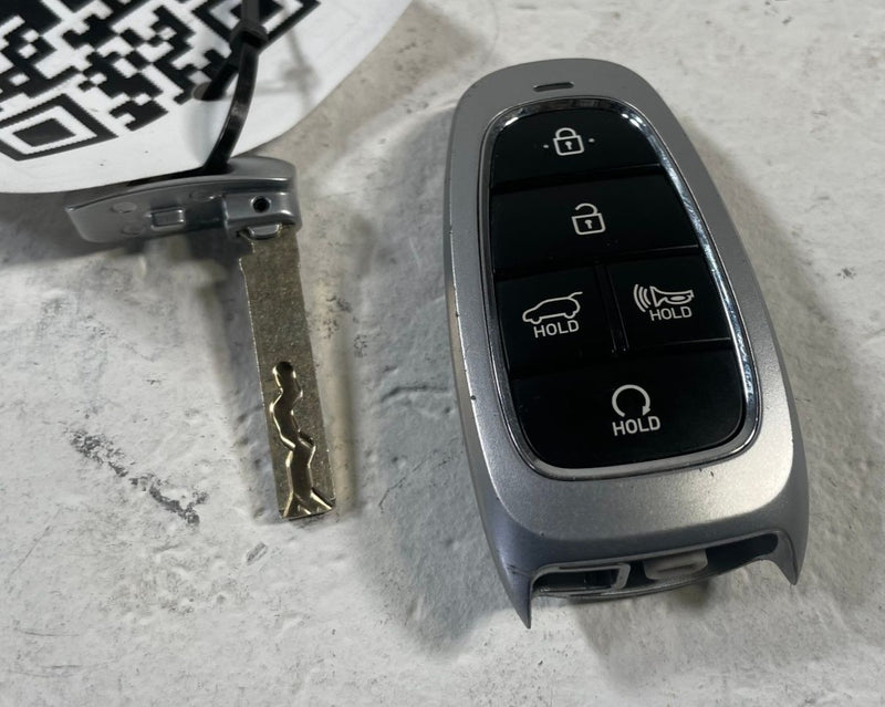 Load image into Gallery viewer, 2023 - 2025 HYUNDAI PALISADE SMART KEYLESS REMOTE KEY FOB 95440-S8550 # 111836
