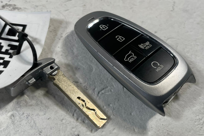 Load image into Gallery viewer, 2023 - 2025 HYUNDAI PALISADE SMART KEYLESS REMOTE KEY FOB 95440-S8550 # 111836
