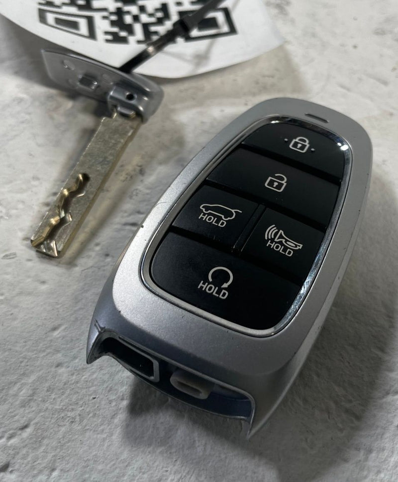Load image into Gallery viewer, 2023 - 2025 HYUNDAI PALISADE SMART KEYLESS REMOTE KEY FOB 95440-S8550 # 111836
