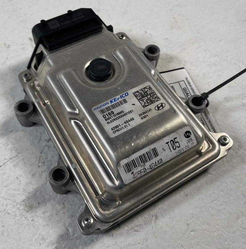 Load image into Gallery viewer, 23-25 HYUNDAI PALISADE SBW AUTOMATIC TRANSMISSION CONTROL MODULE 3.8L # 111825
