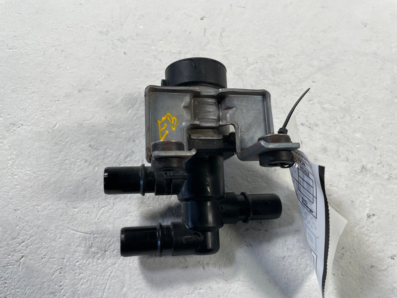Load image into Gallery viewer, 2022-2025 HYUNDAI IONIQ 5 RWD HV BATTERY COOLANT 3 WAY CHANGEOVER VALVE # 109083
