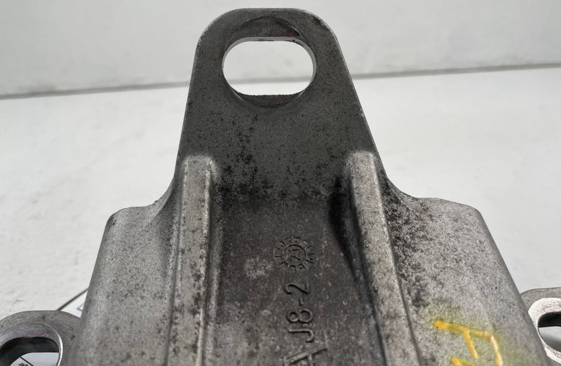 Load image into Gallery viewer, 2023-2025 MAZDA CX-50 2.5L S LEFT SIDE TRANSMISSION MOUNT SUPPORT BRACKET 113088
