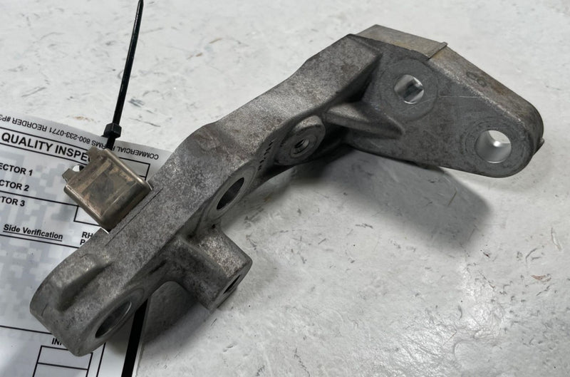 Load image into Gallery viewer, 2023 - 2025 MAZDA CX-50 FRONT DIFFERENTIAL AXLE CARRIER MOUNT BRACKET # 113119
