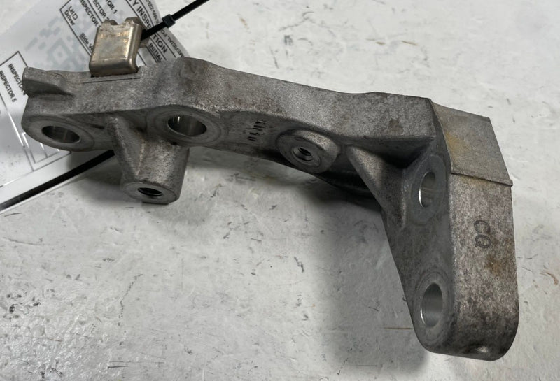 Load image into Gallery viewer, 2023 - 2025 MAZDA CX-50 FRONT DIFFERENTIAL AXLE CARRIER MOUNT BRACKET # 113119
