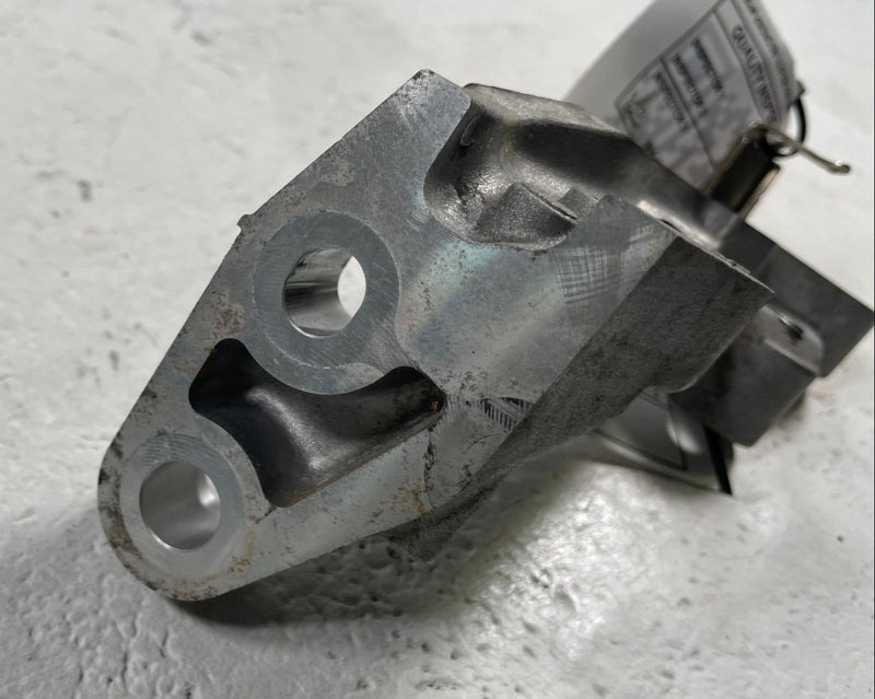 Load image into Gallery viewer, 2023 - 2025 MAZDA CX-50 FRONT DIFFERENTIAL AXLE CARRIER MOUNT BRACKET # 113119
