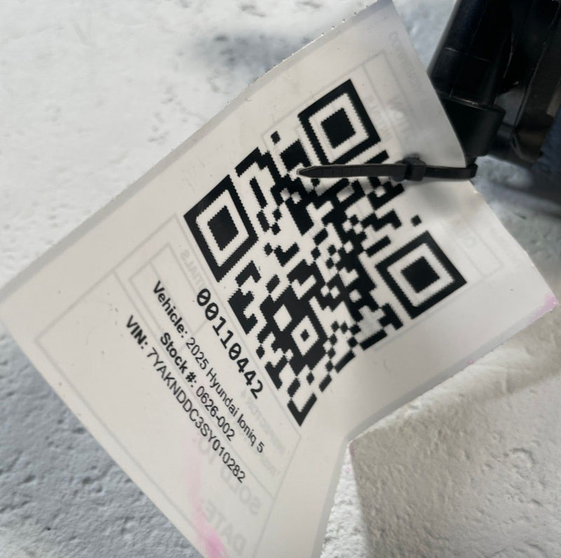 Load image into Gallery viewer, 2025 - 2026 HYUNDAI IONIQ 5 ENGINE MOTOR AUXILIARY WATER COOLANT PUMP # 110442
