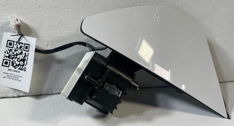 Load image into Gallery viewer, 2025 - 2026 HYUNDAI IONIQ 5 REAR CHARGING PORT DOOR LID FLAP COVER WHITE #110449
