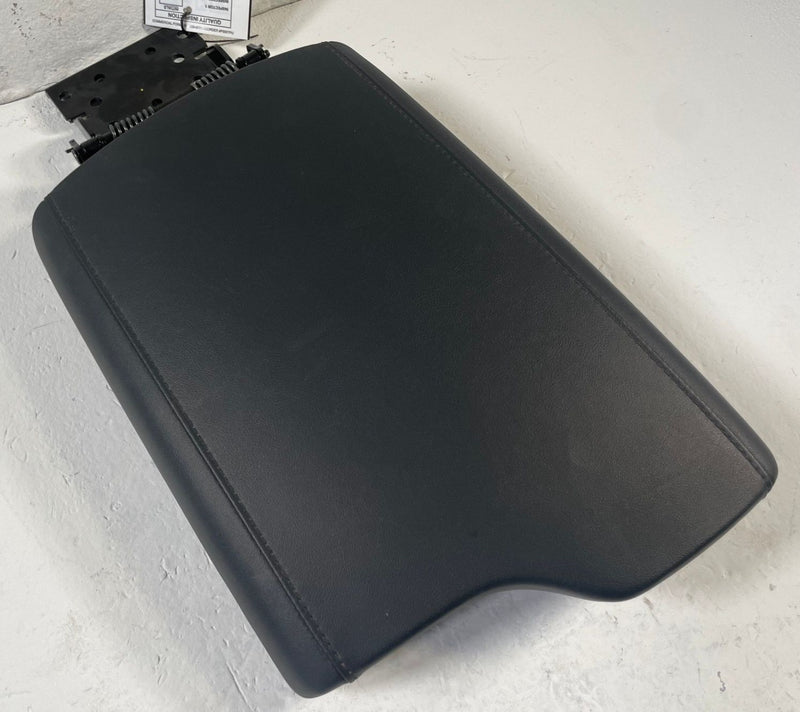 Load image into Gallery viewer, 20-25 HYUNDAI PALISADE CENTER CONSOLE ARM REST ARMREST LID COVER BLACK # 111868
