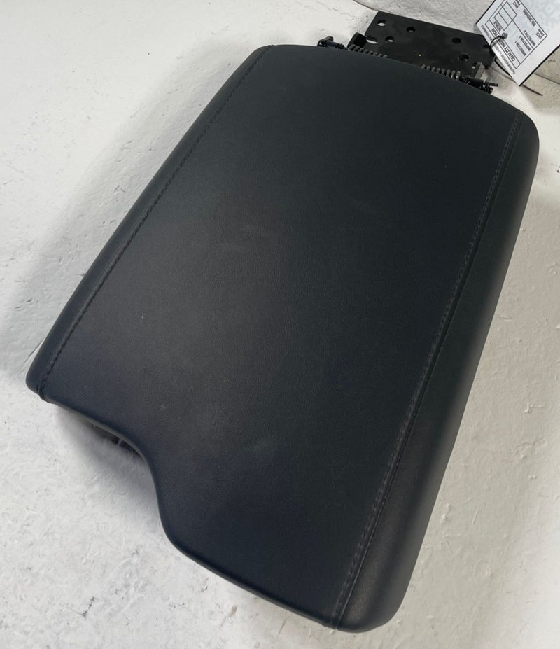 Load image into Gallery viewer, 20-25 HYUNDAI PALISADE CENTER CONSOLE ARM REST ARMREST LID COVER BLACK # 111868
