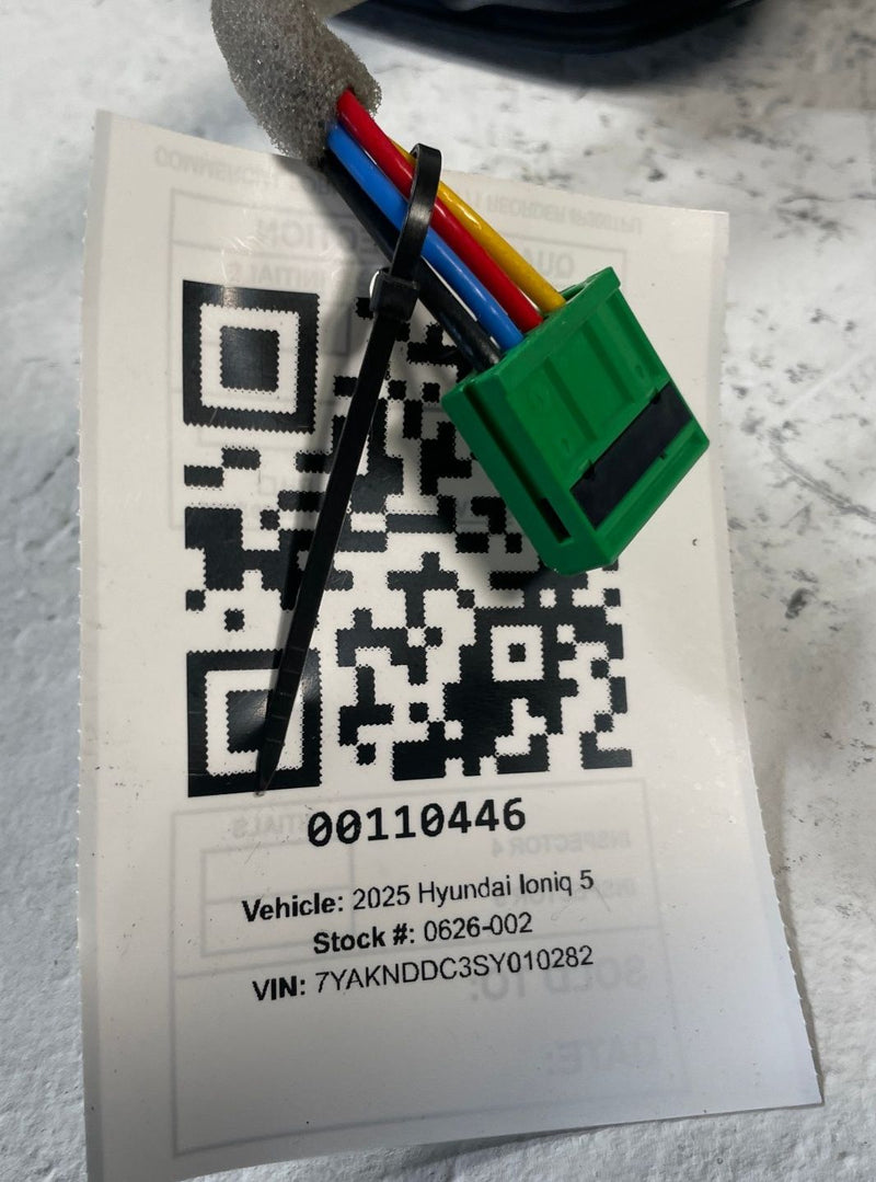 Load image into Gallery viewer, 2025 - 2026 HYUNDAI IONIQ 5 TOP ROOF SHARK FIN RADIO ANTENNA BLACK # 110446
