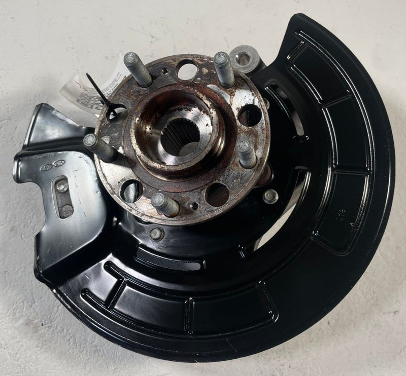 Load image into Gallery viewer, 2020-25 HYUNDAI PALISADE FWD FRONT LEFT SPINDLE KNUCKLE W/ BEARING HUB # 111847
