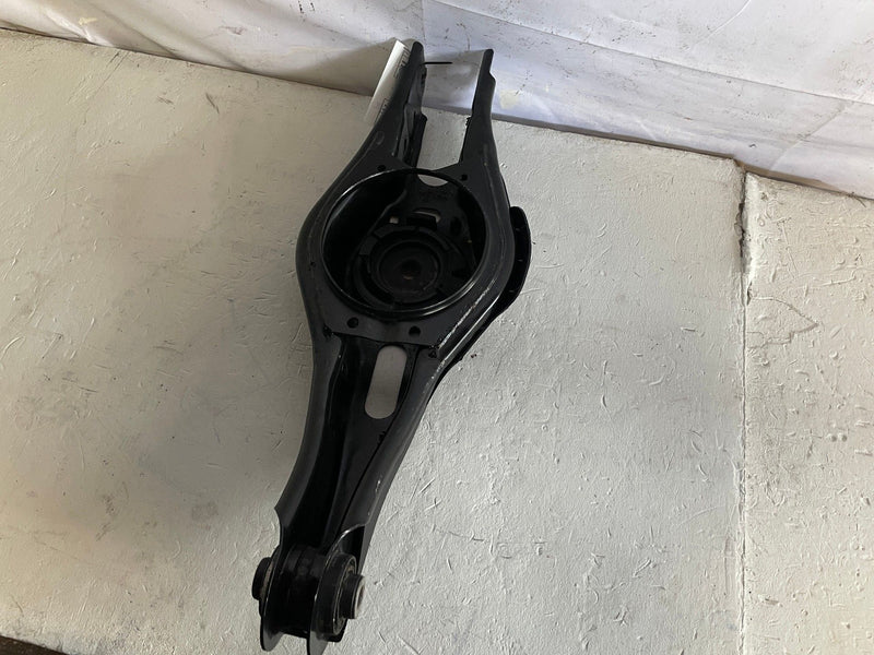 Load image into Gallery viewer, 2022-2025 HYUNDAI TUCSON REAR LEFT SIDE LOWER CONTROL ARM SPRING PERCH # 107699
