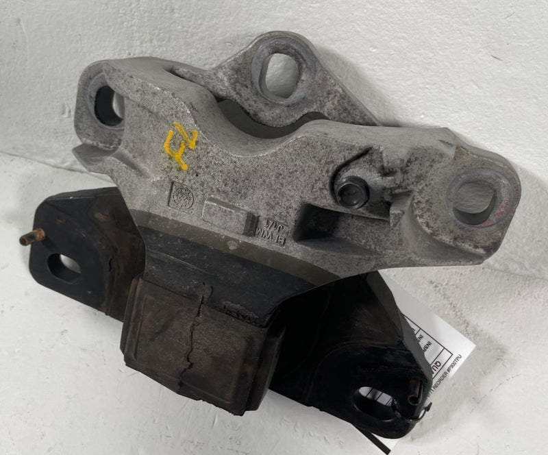 Load image into Gallery viewer, 2023 - 2024 MAZDA CX-50 FRONT LEFT AUTOMATIC TRANSMISSION MOUNT BRACKET # 113129
