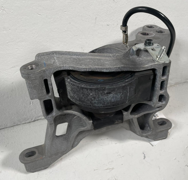 Load image into Gallery viewer, 2023 - 2024 MAZDA CX-50 FRONT RIGHT ENGINE MOTOR MOUNT SUPPORT BRACKET # 113147

