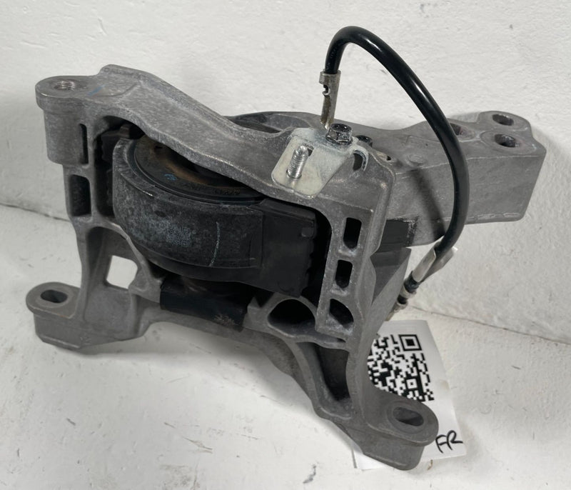 Load image into Gallery viewer, 2023 - 2024 MAZDA CX-50 FRONT RIGHT ENGINE MOTOR MOUNT SUPPORT BRACKET # 113147
