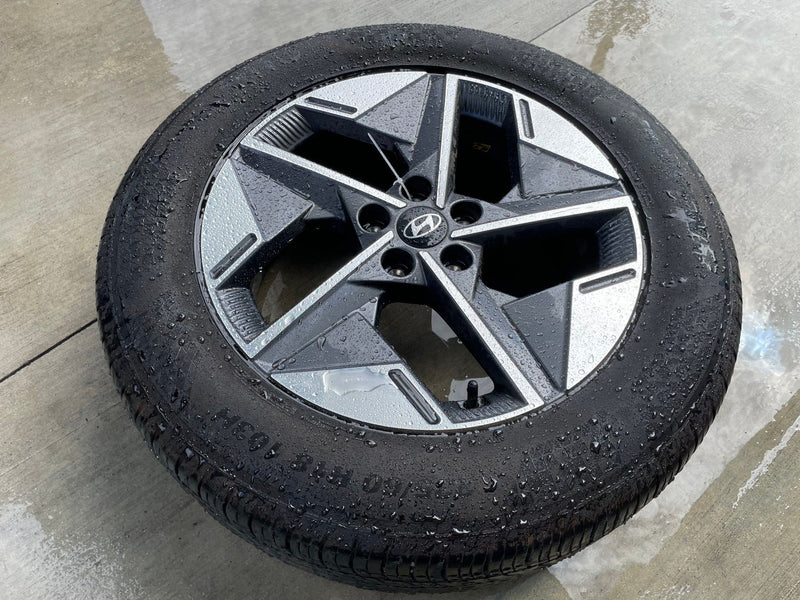 Load image into Gallery viewer, HYUNDAI TUCSON SEL 18" 7.5X18 GRAY ALLOY WHEEL RIM W/TIRE (ONLY#1) 25-26 #110229
