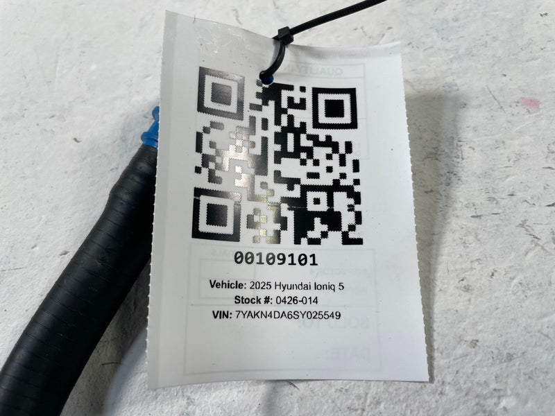 Load image into Gallery viewer, 25-26 HYUNDAI IONIQ 5 RADIATOR COOLANT COOLING LOWER INLET HOSE TUBE # 109101
