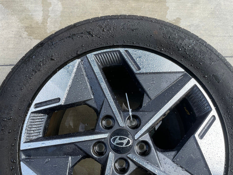 Load image into Gallery viewer, HYUNDAI TUCSON SEL 18" 7.5X18 GRAY ALLOY WHEEL RIM W/TIRE (ONLY#1) 25-26 #110229
