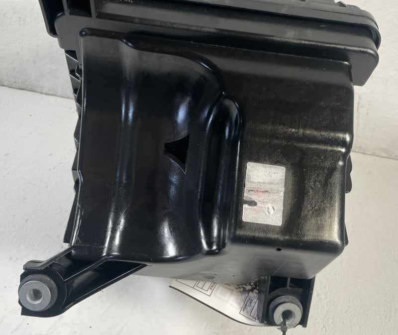 Load image into Gallery viewer, 2020 - 2025 HYUNDAI PALISADE ENGINE AIR INTAKE CLEANER HOUSING BOX 3.8L # 111863
