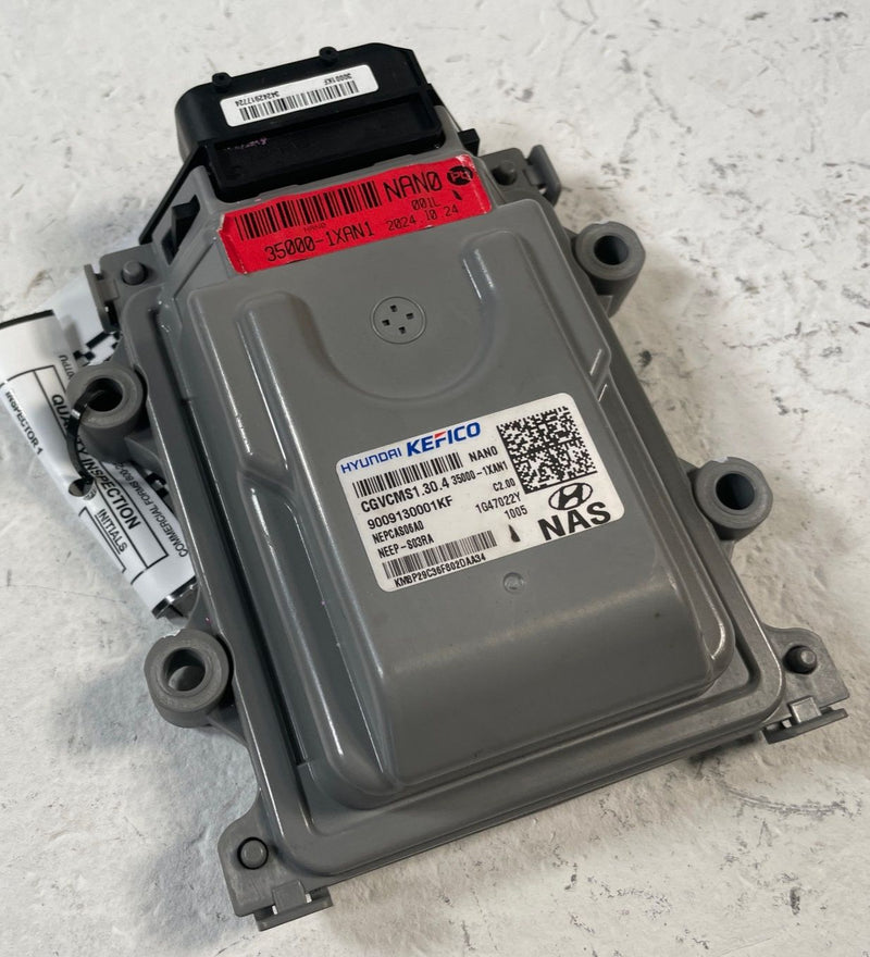 Load image into Gallery viewer, 2025-2026 HYUNDAI IONIQ 5 VEHICLE CHARGE MANAGEMENT SYSTEMS VCMS MODULE # 110435
