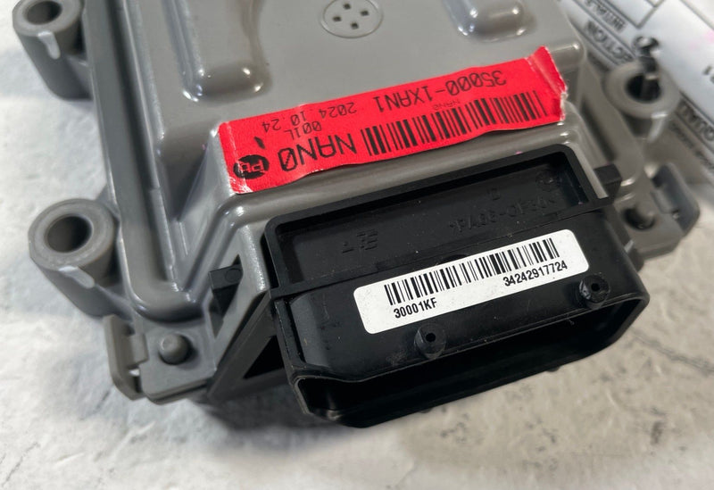 Load image into Gallery viewer, 2025-2026 HYUNDAI IONIQ 5 VEHICLE CHARGE MANAGEMENT SYSTEMS VCMS MODULE # 110435
