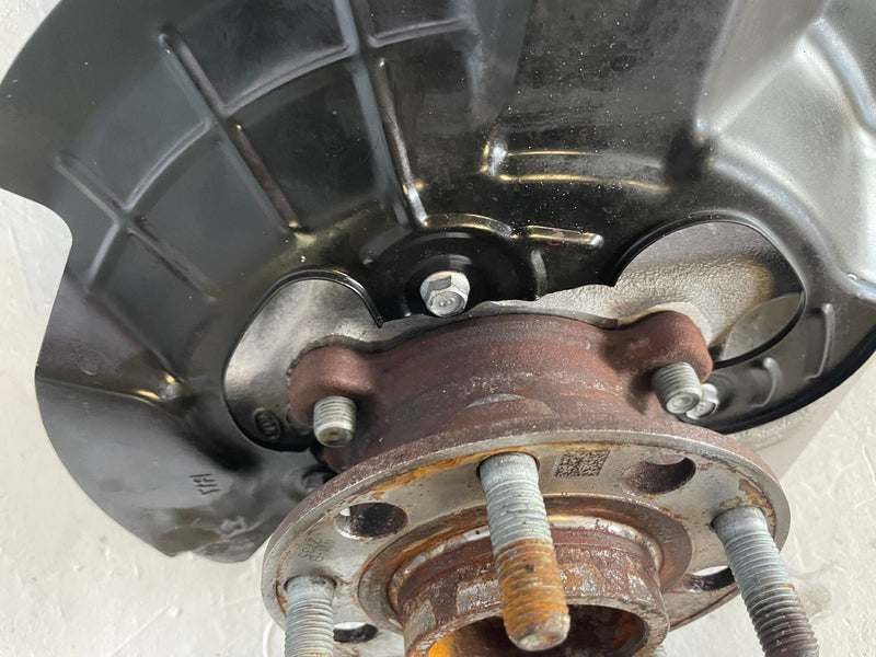 Load image into Gallery viewer, 22-25 HYUNDAI TUCSON AWD FRONT RIGHT SIDE SPINDLE KNUCKLE W/ WHEEL HUB # 107704
