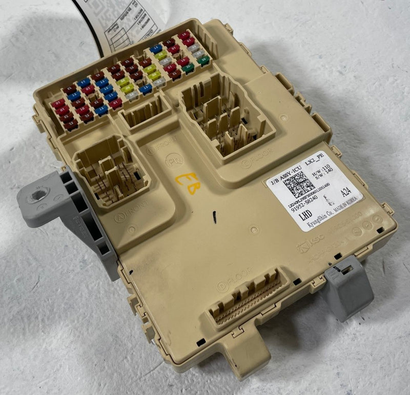 Load image into Gallery viewer, 23-25 HYUNDAI PALISADE POWER DISTRIBUTION CABIN FUSE BOX RELAY JUNCTION # 107749
