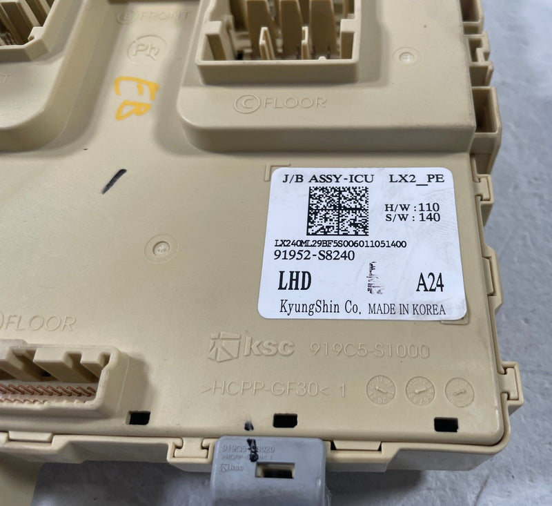 Load image into Gallery viewer, 23-25 HYUNDAI PALISADE POWER DISTRIBUTION CABIN FUSE BOX RELAY JUNCTION # 107749
