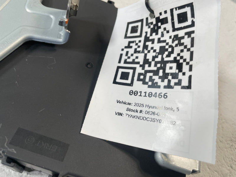 Load image into Gallery viewer, 2025-26 HYUNDAI IONIQ 5 ENGINE &amp; BODY CONTROL MODULE ECM BCM W/ KEY FOB # 110466
