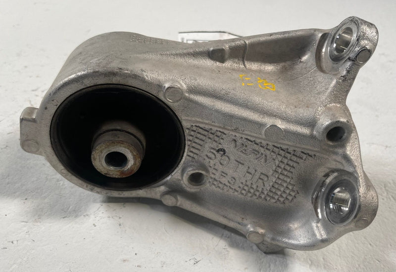 Load image into Gallery viewer, 22-26 ACURA MDX REAR LEFT AUTOMATIC TRANSMISSION MOUNT SUPPORT BRACKET # 111885
