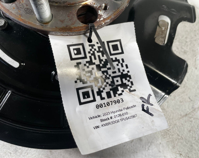 Load image into Gallery viewer, 2020-25 HYUNDAI PALISADE FWD FRONT RIGHT SPINDLE KNUCKLE W/ BEARING HUB # 107903
