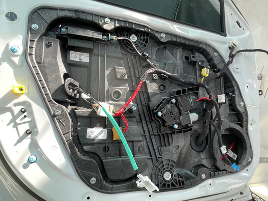 HYUNDAI IONIQ 5 FRONT LEFT SIDE DOOR SHELL ASSEMBLY WHITE (SAW) 25-26