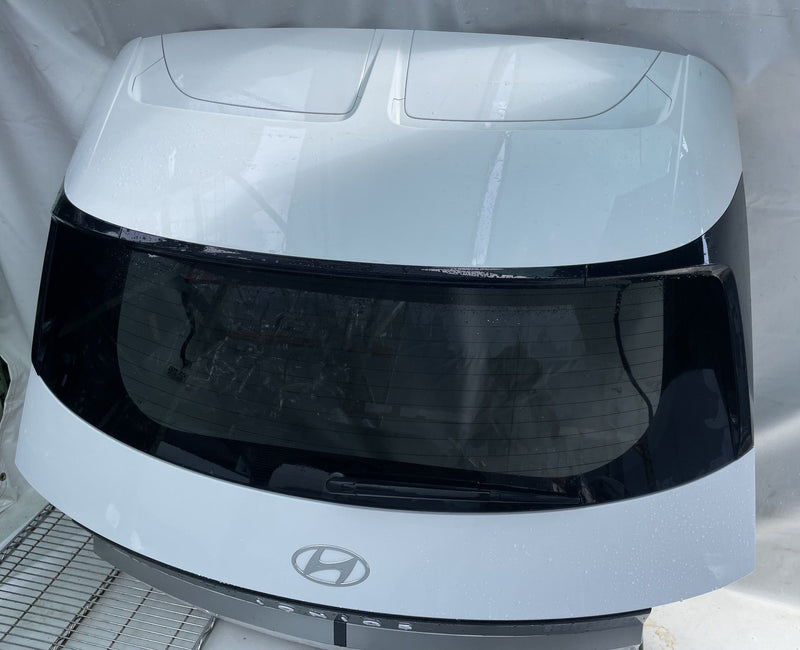 Load image into Gallery viewer, HYUNDAI IONIQ 5 TRUNK LID DECK TAIL GATE TAILGATE WHITE (SAW) 2025-2026 # 112617
