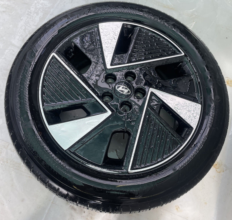 Load image into Gallery viewer, HYUNDAI IONIQ 5 19" 19X7-1/2 ALLOY WHEEL RIM W/ TIRE (ONLY#1) 2025-2026 # 112624
