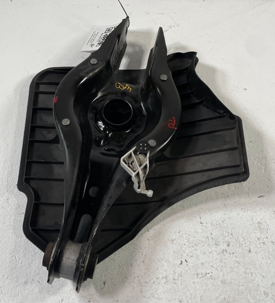 BMW 330i 330e REAR LEFT DRIVER SIDE LOWER CONTROL ARM SPRING PERCH
