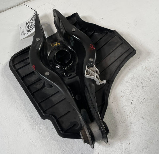 BMW 330i 330e REAR LEFT DRIVER SIDE LOWER CONTROL ARM SPRING PERCH