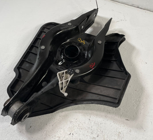 BMW 330i 330e REAR LEFT DRIVER SIDE LOWER CONTROL ARM SPRING PERCH