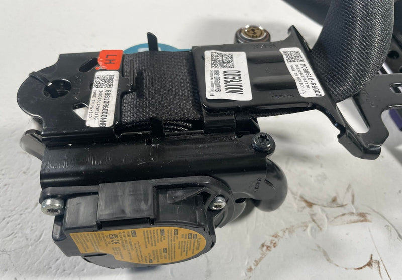 Load image into Gallery viewer, 24-26 HYUNDAI SANTA FE FRONT LEFT DRIVER SIDE SEATBELT RETRACTOR BLACK # 113190
