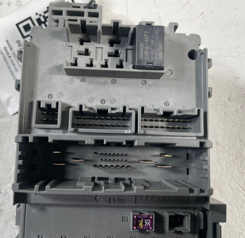 Load image into Gallery viewer, 2022 - 2024 ACURA MDX CABIN FUSE RELAY JUNCTION BLOCK BOX MODULE UNIT # 111917
