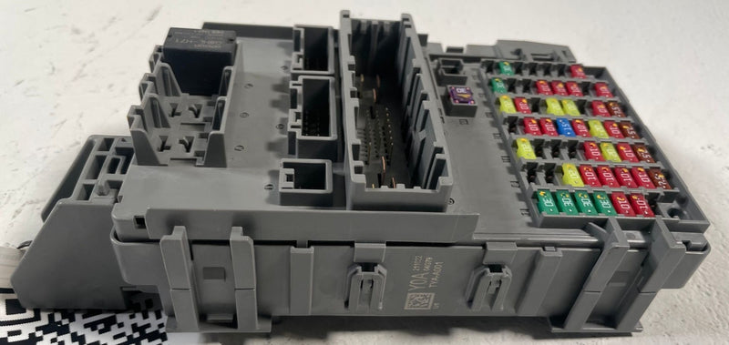 Load image into Gallery viewer, 2022 - 2024 ACURA MDX CABIN FUSE RELAY JUNCTION BLOCK BOX MODULE UNIT # 111917

