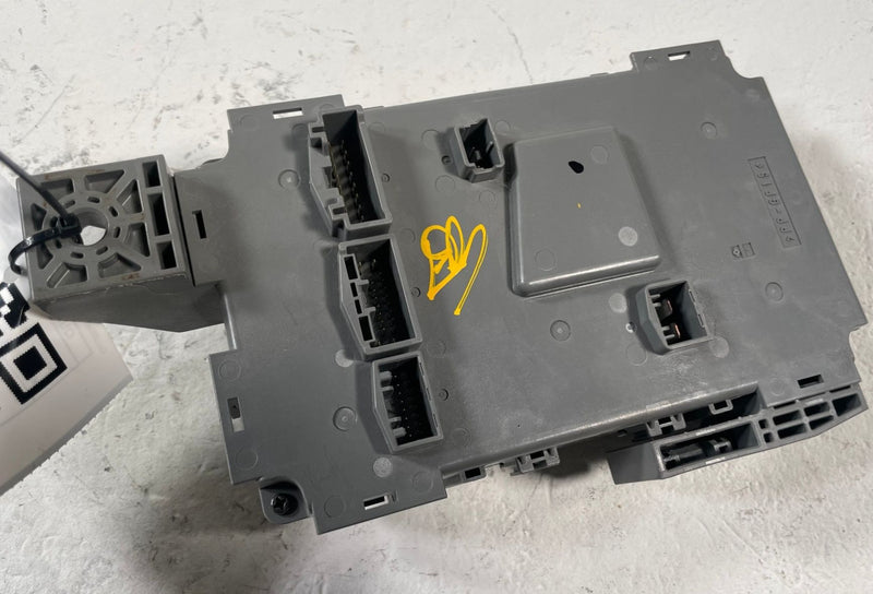 Load image into Gallery viewer, 2022 - 2024 ACURA MDX CABIN FUSE RELAY JUNCTION BLOCK BOX MODULE UNIT # 111917
