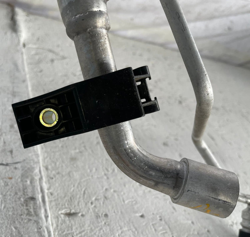Load image into Gallery viewer, 2023 - 2026 HONDA HR-V AC HEAT EXCHANGE PIPE LINE HOSE TUBE 803313W0A01 # 112679
