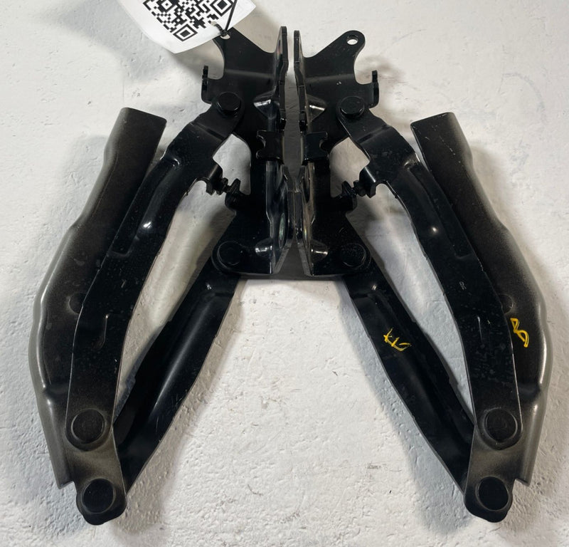 Load image into Gallery viewer, 2023-2025 HYUNDAI IONIQ 6 LEFT &amp; RIGHT SIDE TRUNK DECK LID HINGE SUPPORT #110522
