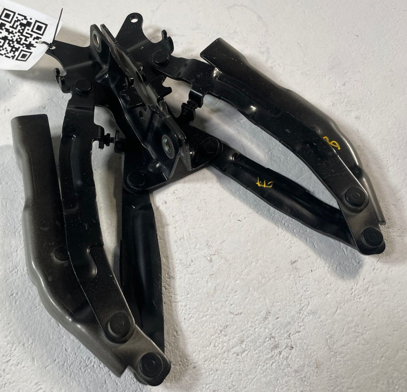 Load image into Gallery viewer, 2023-2025 HYUNDAI IONIQ 6 LEFT &amp; RIGHT SIDE TRUNK DECK LID HINGE SUPPORT #110522
